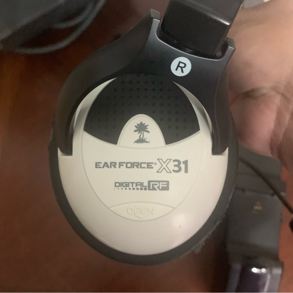 Xbox 360 Console Bundle with 3 Controllers 60gb - Picture 9 of 16